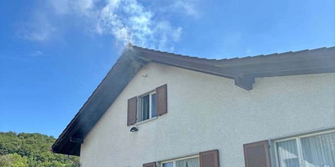Felben-Wellhausen TG - Hecke und Dach in Brand geraten