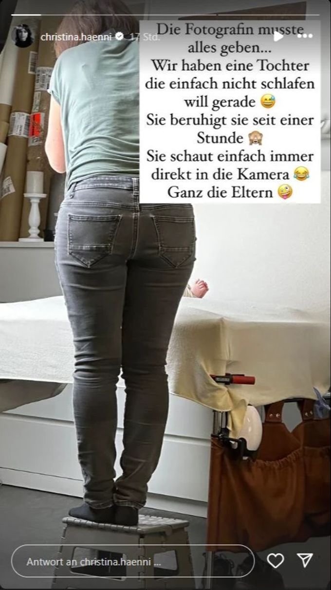 Christina und Luca Hänni wollen Fotos von ihrer Tochter machen lassen. Das kleine Mädchen will während des Shoots nicht einschlafen. luca hänni christina hänni