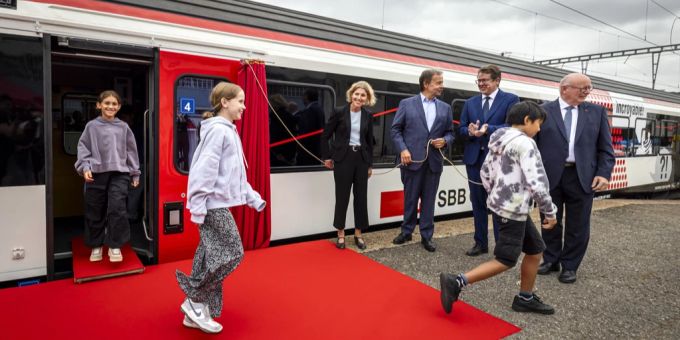 Einweihung eines Wagens des Schul- und Erlebniszugs zum Thema Fake News am Dienstag, 20. August 2024, in Brugg. SBB-Schulzug