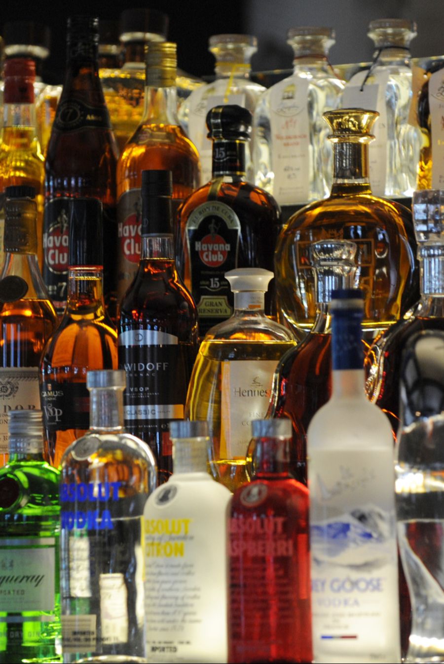 Gerade im Fall von trockenen Alkoholikerinnen und Alkoholikern sollten sich Barkeeper mit Reaktionen zurückhalten.