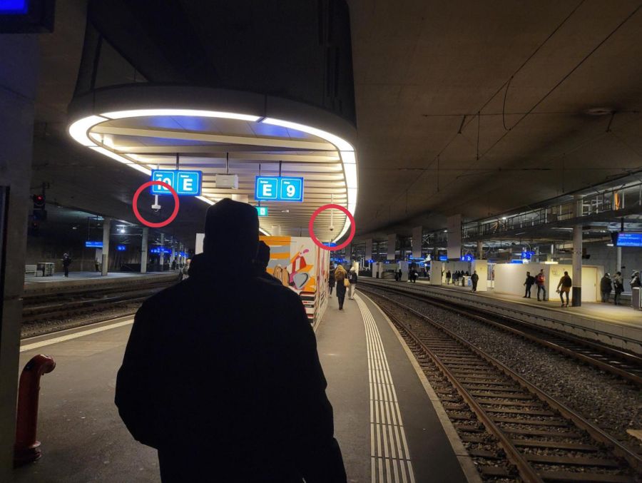 Gleis 9/10 ist das erste, das mit dem neuen sogenannten Deckensegeln ausgestattet wurde.