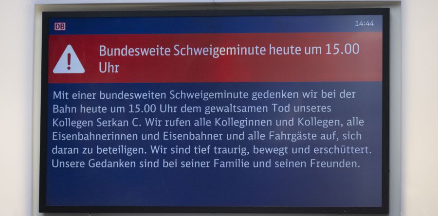 Zugbegleiter Schweigeminute Ticketkontrolle