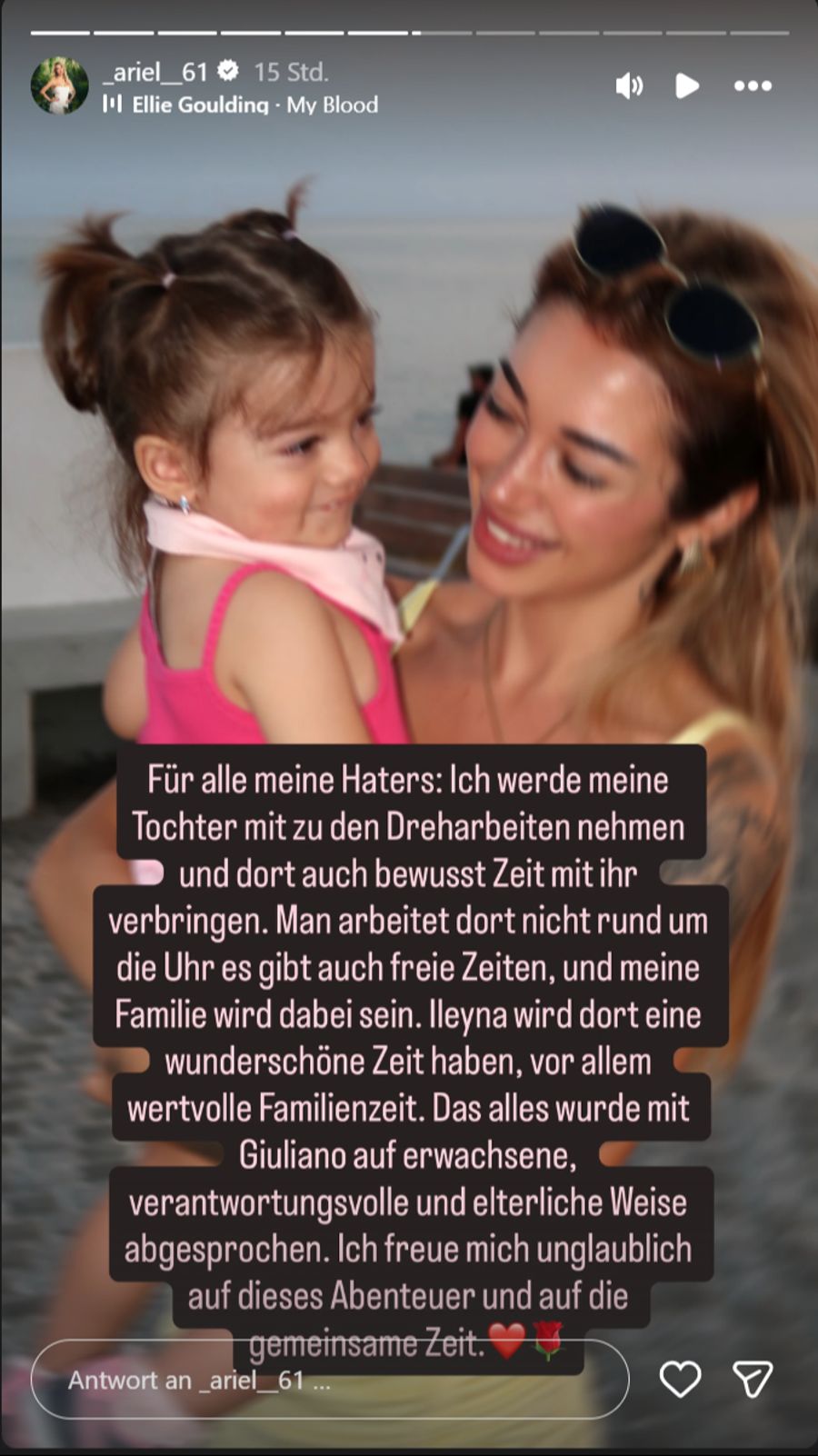 Ariel reist mit ihrer kleinen Tochter zu den Dreharbeiten.