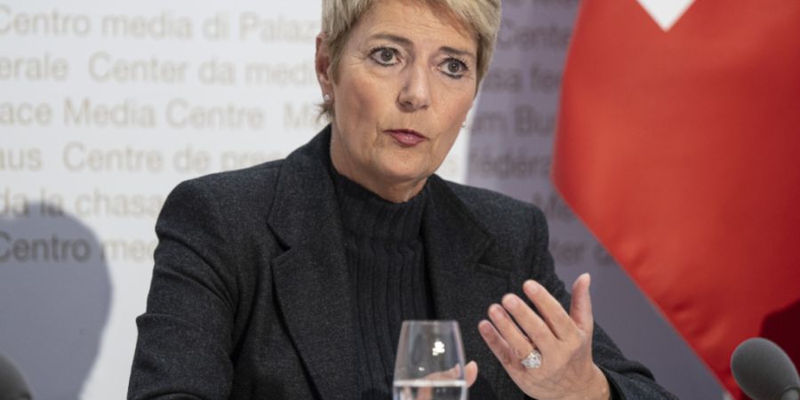 Finanzministerin Karin Keller-Sutter warnt trotz besserem Rechnungsabschluss als erwartet vor zu optimistischen Schlüssen.