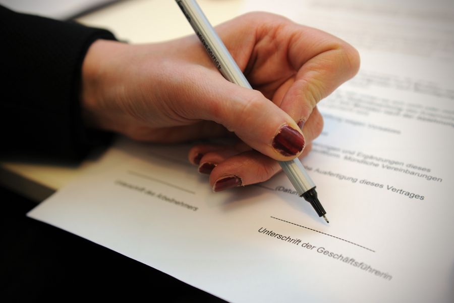 Firmen kritisieren die Befristung: Sie würden Fachkräfte lieber langfristig binden.