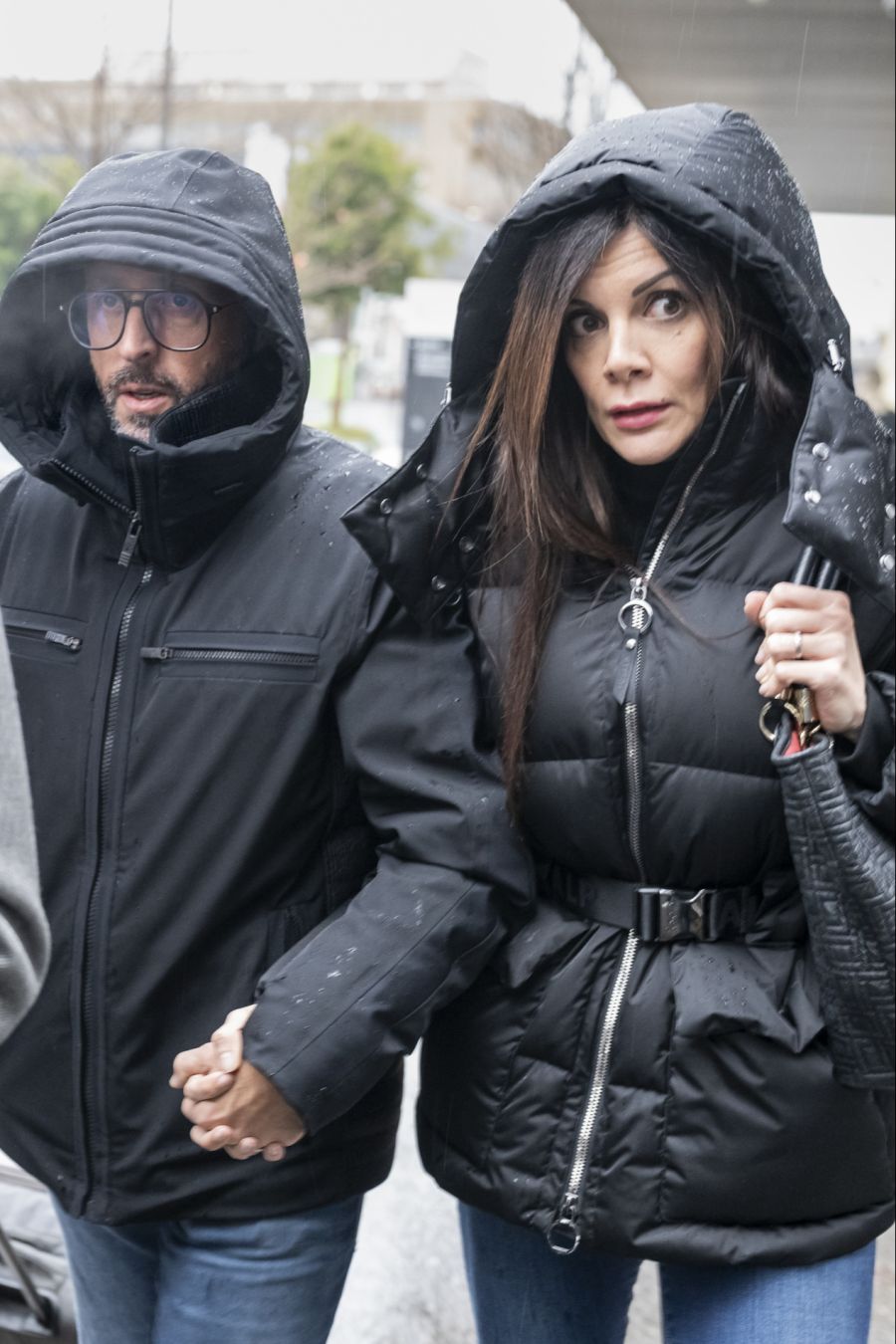 Zudem würden sie jemanden in einer hohen Position in Crans-Montana kennen.