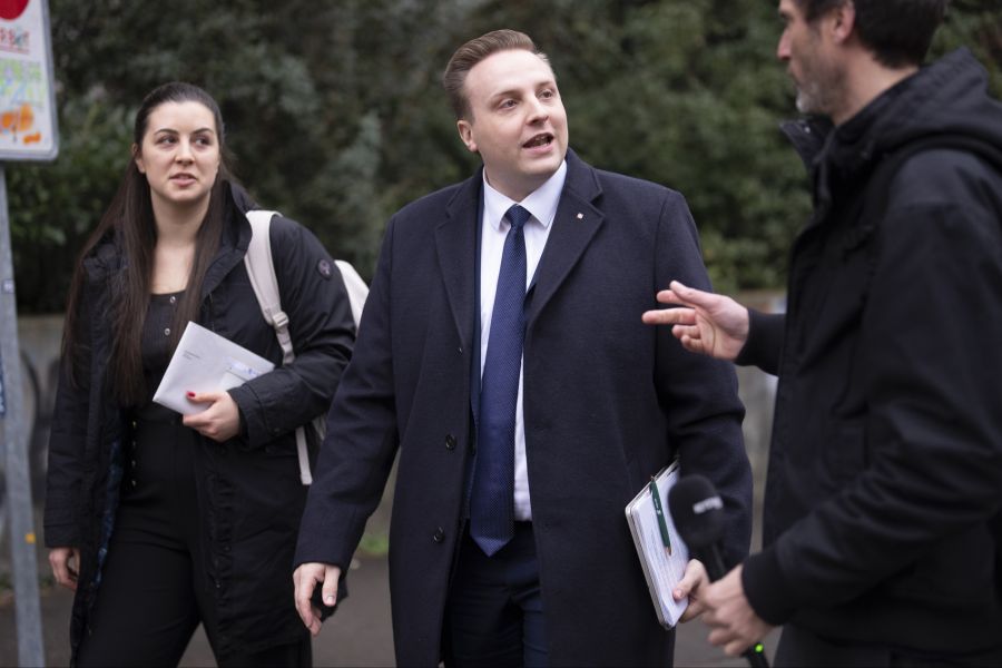 Auch Nils Fiechter, Präsident der Jungen SVP, erscheint vor Gericht.