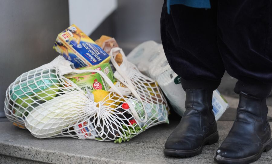 Eine Migros-Kundin liess in einigen Zürcher Filialen sogar über Monate Waren mitgehen.