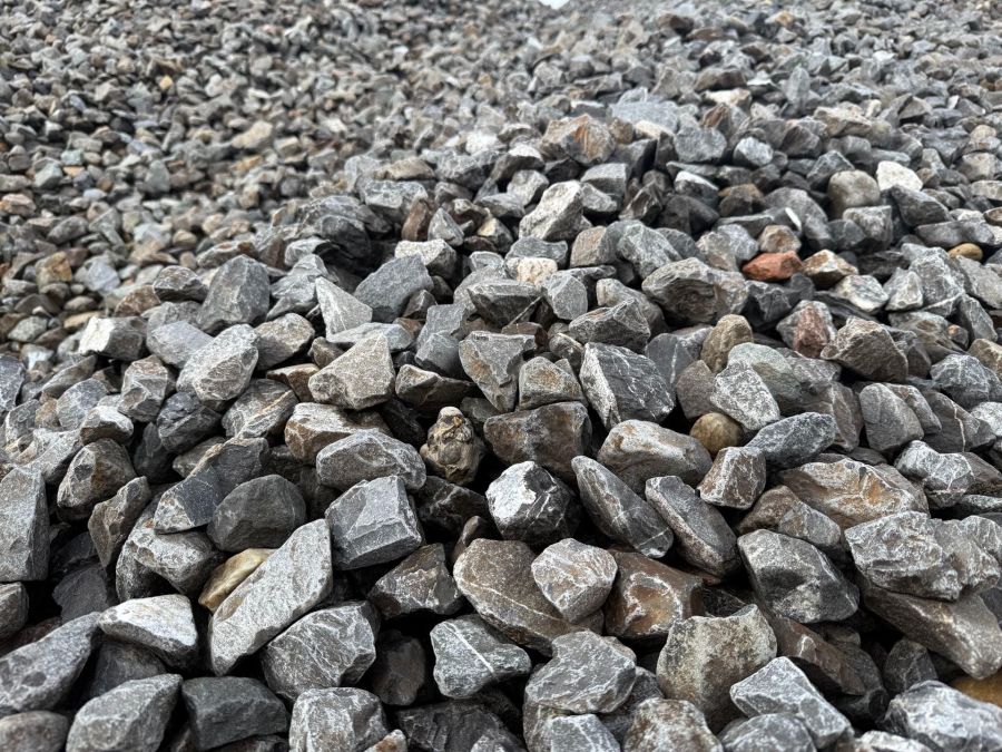 Bei der Gleiserneuerung setzt die BLS aktuell rund zehn bis 15 Prozent Recycling-Schotter ein.