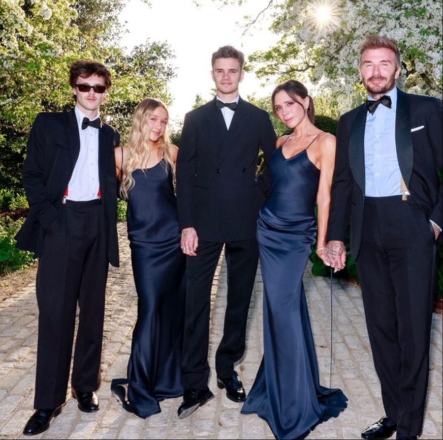 David und Victoria Beckham mit ihren Kindern (von links) Cruz, Harper und Romeo. Sohn Brooklyn fehlt auf dem Foto.