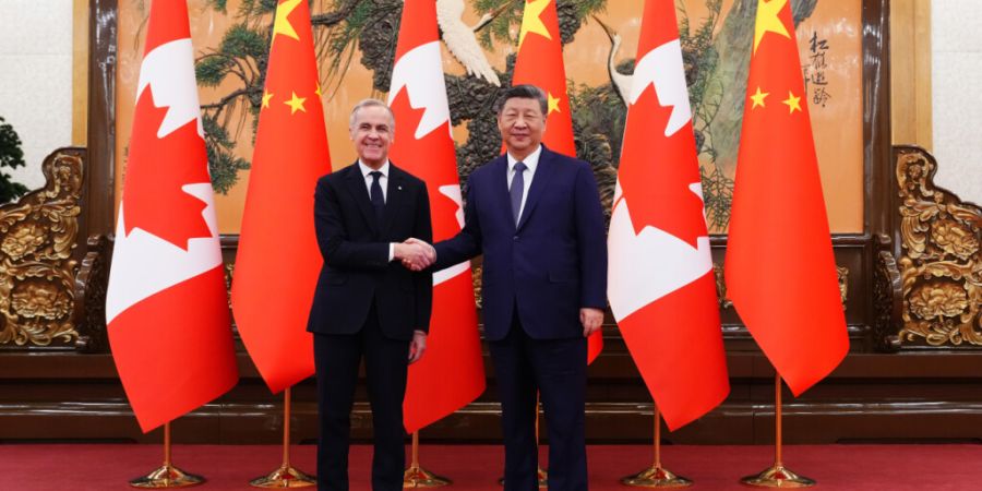 dpatopbilder - Kanadas Premierminister Mark Carney (l) trifft sich mit dem chinesischen Präsidenten Xi Jinping in der Großen Halle des Volkes in Peking. Foto: Sean Kilpatrick/The Cana...