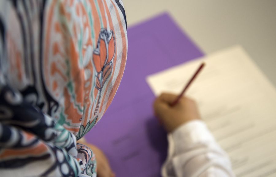 Die SVP Zürich fordert nun ein Kopftuchverbot für sowohl Lehrerinnen wie auch Schülerinnen an öffentlichen Schulen.