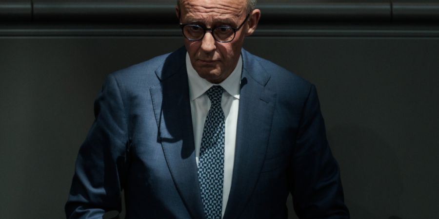Bundeskanzler Friedrich Merz (CDU) gibt im Plenum des Deutscher Bundestag eine Regierungserklärung zum bevorstehenden EU-Gipfel ab. Foto: Carsten Koall/dpa