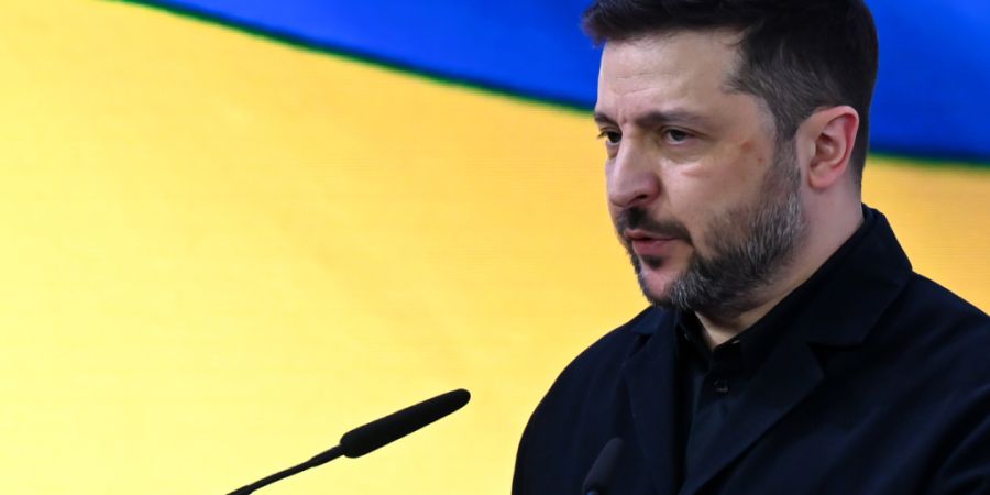 ARCHIV - Der ukrainische Präsident Wolodymyr Selenskyj spricht bei der Münchner Sicherheitskonferenz. Foto: Sven Hoppe/dpa/Archivbild