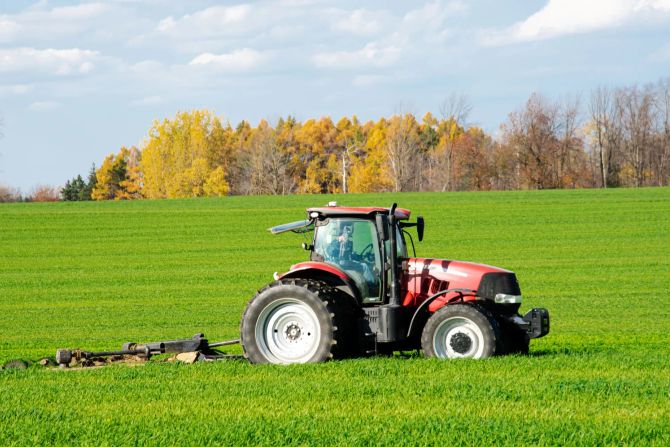 Traktor Feld Wald grün