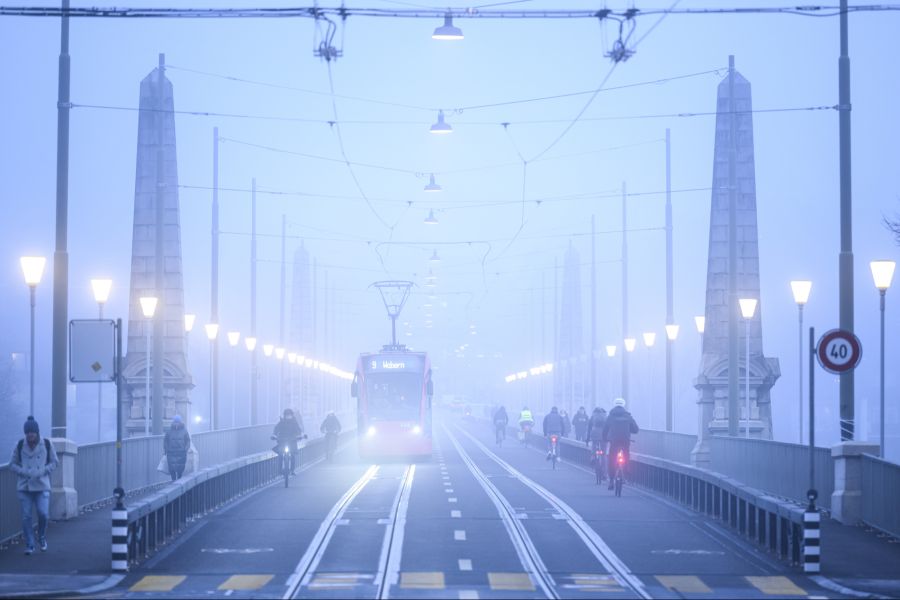 Der zähe Nebel der letzten Tage hält auch am Wochenende an. (Symbolbild)