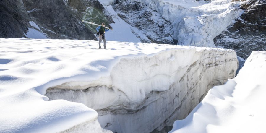Auf dem Pers-Gletscher im Engadin liegt dieses Jahr so wenig Schnee wie noch nie Ende des Winters. (Archivbild)