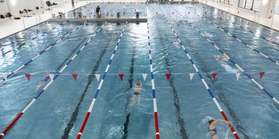 Die Schwimmhalle Neufeld wurde 2024 in Betrieb genommen. (Archivbild)