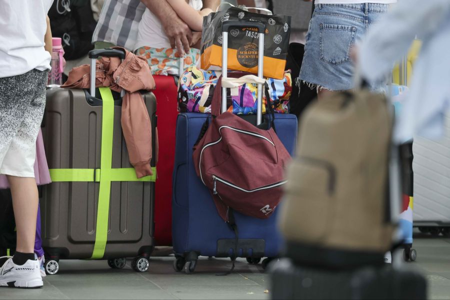 Doch wer lieber in ein europäisches Land reisen möchte, muss tief in die Tasche greifen. Europaweit sind die Flugpreise in die Höhe geschossen.