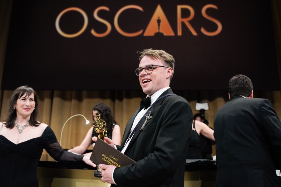 Der Regisseur gewann mit «Mr Nobody Against Putin» den Oscar für den besten Dokumentarfilm. Nun sucht Lufthansa nach der verschwundenen Trophäe.