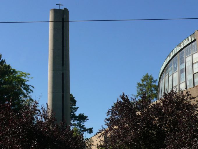 Der Turm der Bruder-Klaus-Kirche in Basel. onlinereports basel