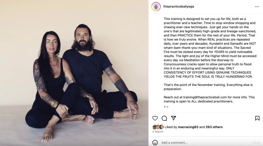 Instagram Post, Mann und Frau, Yoga, Meditation, Tattoos