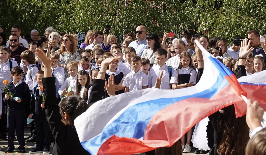 Darin sollen auch Tausende Kids den Wunsch, Russland zu verlassen, geäussert haben.