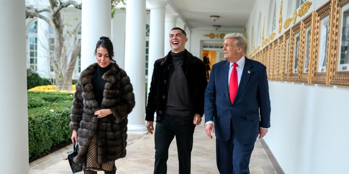 ロナウドとトランプ氏が対面：奇妙な写真が出現