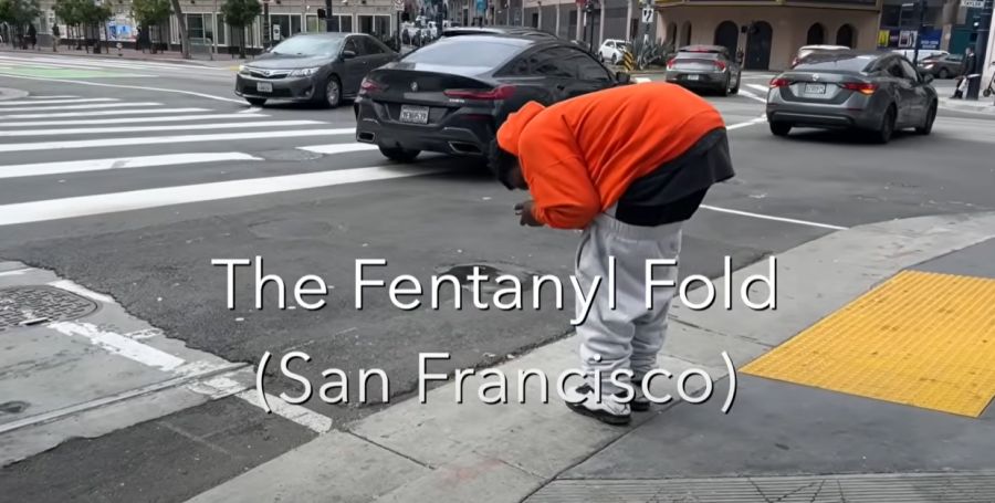 In San Francisco stehen Fentanyl-Süchtige starr nach vorne gebückt im «Fentanyl Fold» am Strassenrand.