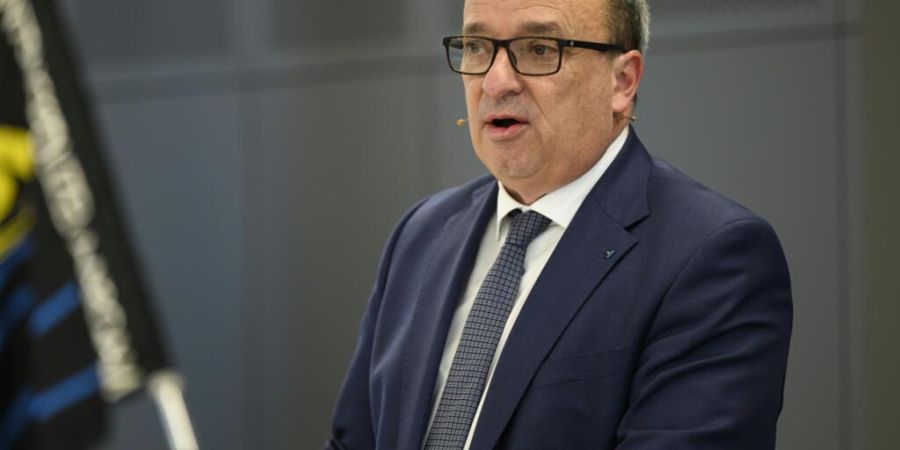 Der Aargauer Finanzdirektor Markus Dieth muss im kommenden Jahr mehr sparen und die Steuern stärker senken, als ihm lieb ist. (Archivbild)