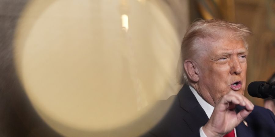 Präsident Donald Trump spricht zu den Medien (Archivbild). Foto: Alex Brandon/AP/dpa