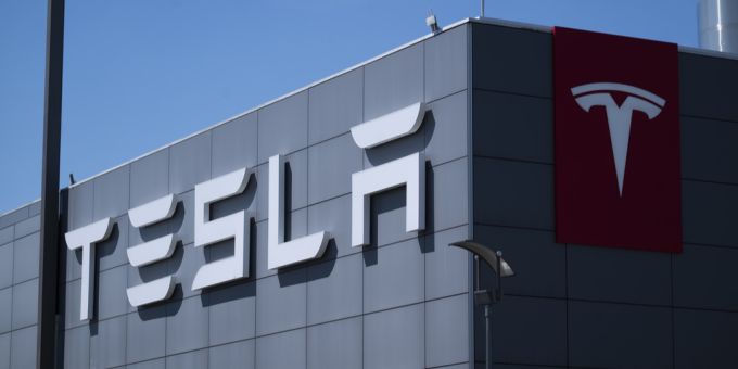 Tesla schickt die Mitarbeiter in Texas in die Zwangspause. tesla