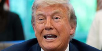 Verbot - Trumps neue Einreisesperre für zwölf Staaten tritt in Kraft Verbot - Trumps neue Einreisesperre für zwölf Staaten tritt in Kraft