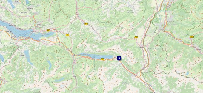 Der Mann liess den Traktor einfach im Bachbett neben der Schwarzrietstrasse in Berschis SG liegen. Traktor Karte Berschis SG