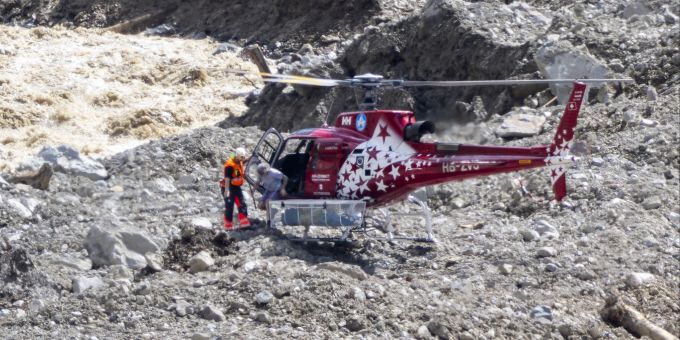Am Sonntag ist erstmals ein Helikopter auf den Geröllmassen in Blatten VS gelandet. Experten haben sich das Geschehen vor Ort angesehen. BERGRUTSCH, BERGSTURZ, Blatten
