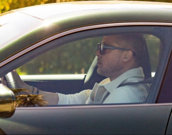 Brad Pitt trägt seine Haare jetzt wieder raspelkurz. Brad Pitt