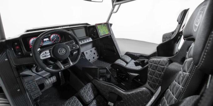 Die Designentscheidungen beim Crawler priorisieren klar das rohe Erlebnis und die Funktion über Komfort und Praktikabilität. Brabus Crawler