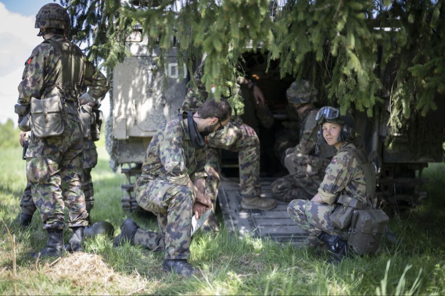 Laut einer Umfrage fühlen sich rund vier Prozent aller Armeemitglieder keinem Geschlecht zugehörig. (Symbolbild)