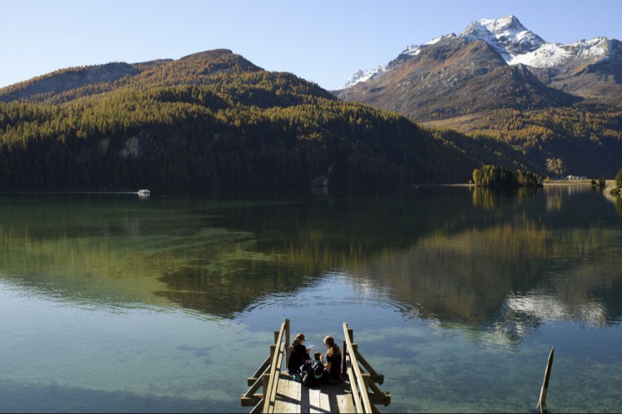Der Silsersee im Oberengadin erwärmt sich weniger stark als tiefer gelegene Seen. (Archivbild)