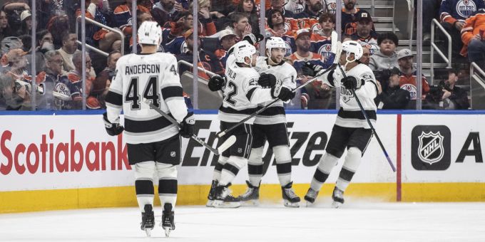 Kevin Fiala jubelt mit den Kings, kassiert aber trotzdem den Ausgleich in der Playoff-Serie. NHL