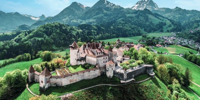 Schloss Hügel Panorama Himmel
