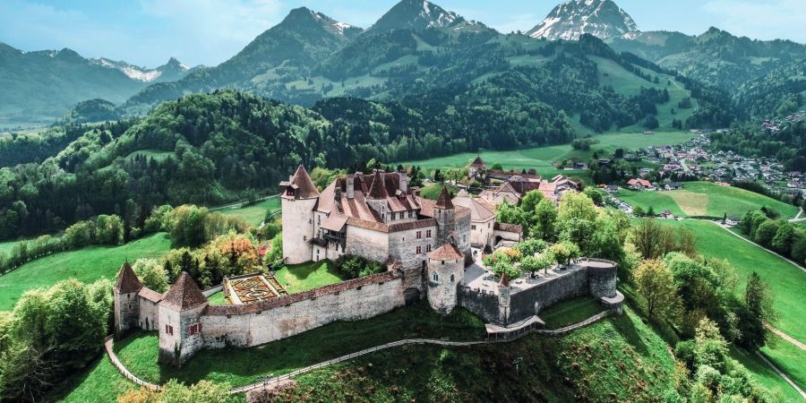 Schloss Hügel Panorama Himmel