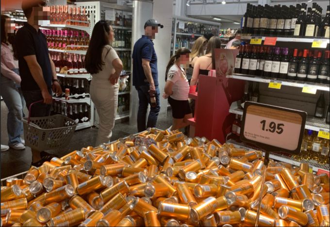 Kundinnen und Kunden brauchten im Coop Stadelhofen am Tag der Arbeit viel Geduld. Coop