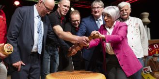 Bellelay BE - Mehr als 12'000 Interessierte am Tête-de-Moine-Fest