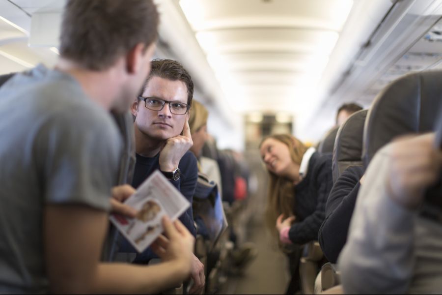 Die Passagiere mussten im Flugzeug nach der Landung knapp eine Stunde warten.
