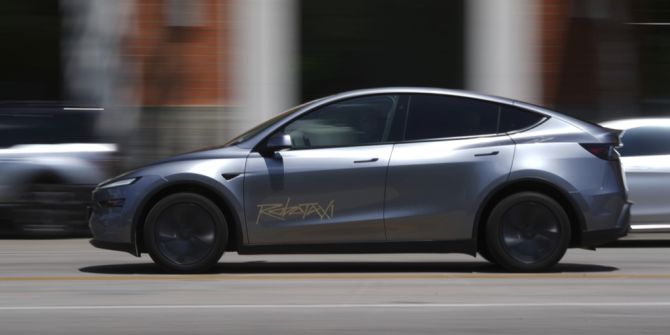 Tesla und Waymo