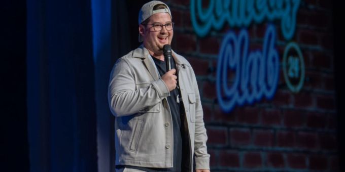 Der deutsche Stand-up- und Filmkomiker Chris Tall tritt bei DAS ZELT in Basel auf. Symbolbild