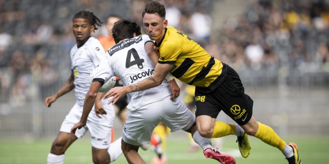Noah Persson (rechts) spielt seit Sommer 2023 für YB. YB