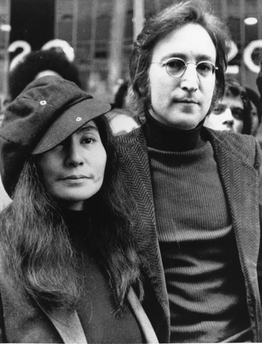 Yoko Ono Uhr