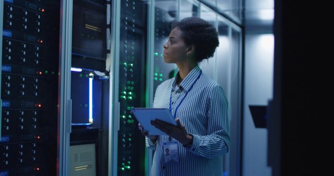 Dank der künstlichen Intelligenz wird auch die Weiterbildung in der IT immer gefragter. IT